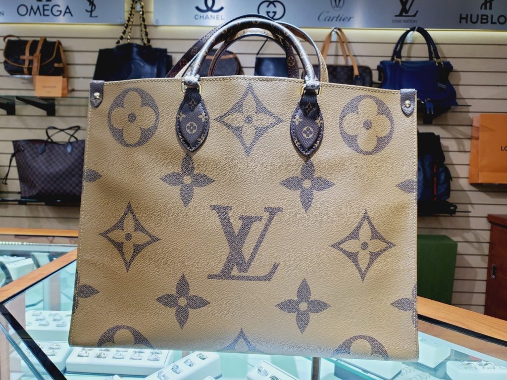 Louis Vuitton Neverfull  A full review on this timeless tote  photos